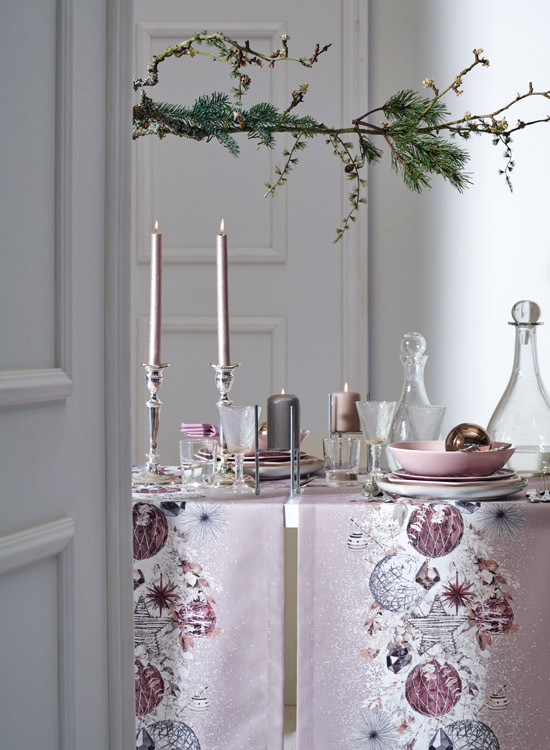 Tischwäsche apelt kugeln weihnachten violet Christmas Glam